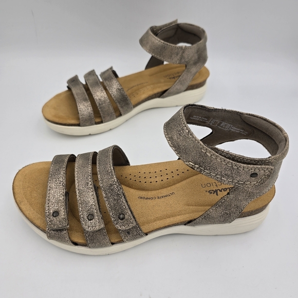 NEW! 7N NARROW WIDTH Clarks Collection April Dove Platinum Velcro Strap Sandals - Picture 6 of 16
